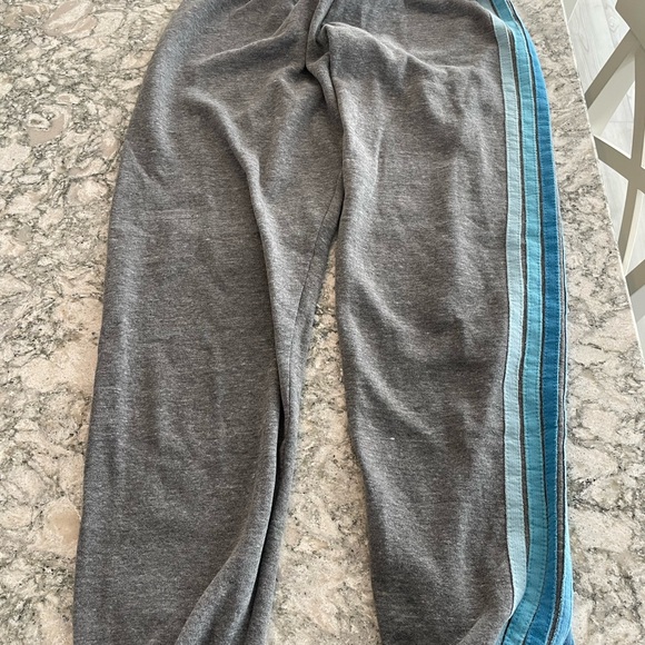 5 STRIPE SWEATPANTS - HEATHER GREY // BLUE - Picture 3 of 5